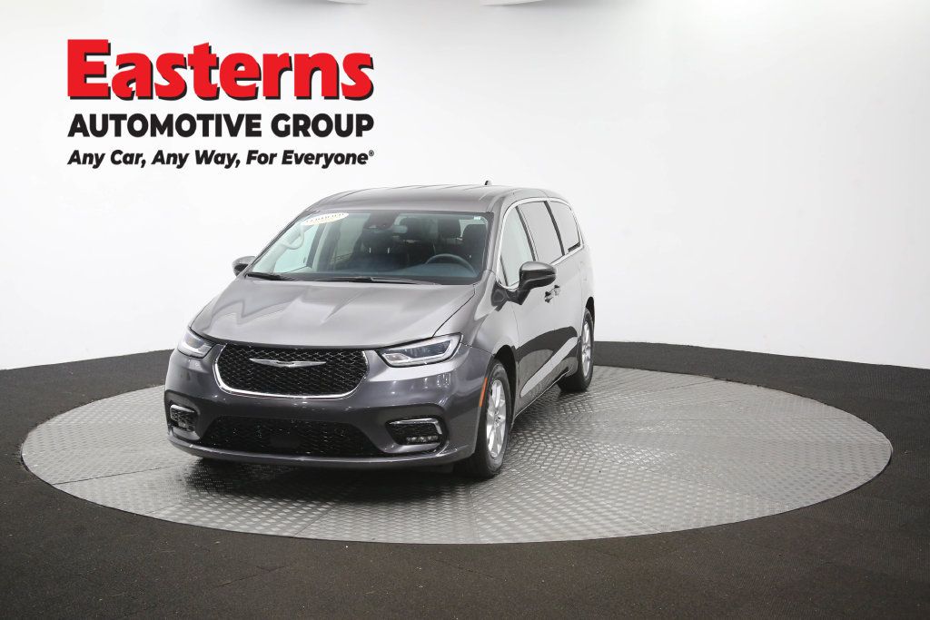 Used 2023 Chrysler Pacifica Touring-L FWD image 57