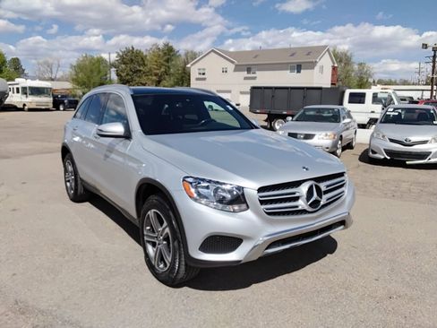 Used 2018 Mercedes-Benz GLC 300 4MATIC image 3