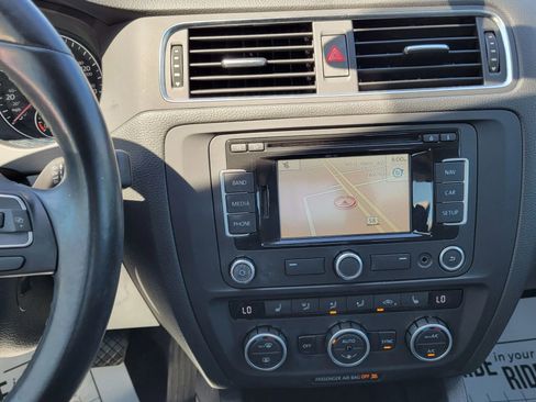 Used 2014 Volkswagen Jetta SEL Premium image 25