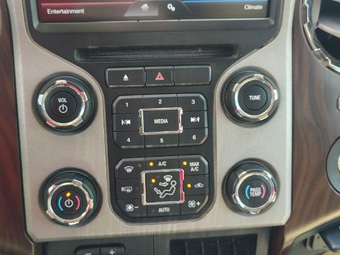 Used 2013 Ford F250 Lariat w/ Chrome Pkg AWD/4WD image 28