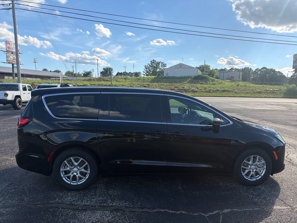New 2027 Chrysler Pacifica Select w/ Family Tech Group FWD image 6