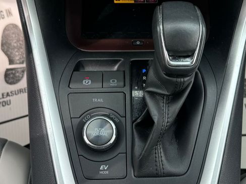 Used 2022 Toyota RAV4 Limited AWD/4WD image 30