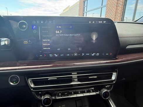 Used 2025 Chevrolet Traverse RS image 26