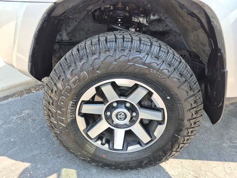 Used 2021 Toyota 4Runner TRD Off-Road AWD/4WD image 13