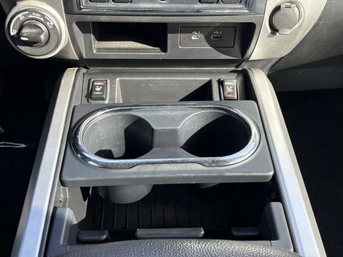 Used 2021 Nissan Titan SV w/ SV Convenience Package image 12