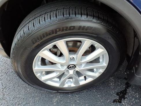 Used 2019 Nissan Rogue SV FWD image 22