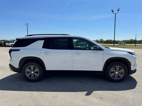 Used 2026 Chevrolet Traverse LT w/ Driver Confidence Package image 6