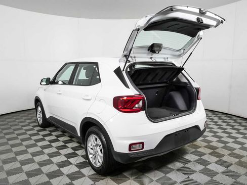 Used 2023 Hyundai Venue SE FWD image 28