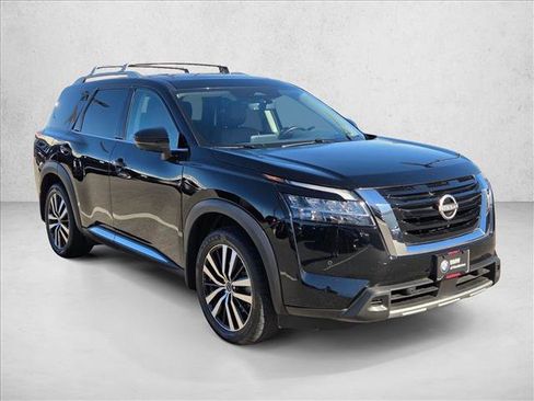 Used 2024 Nissan Pathfinder Platinum w/ Cargo Package image 3