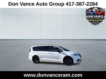 Used 2025 Chrysler Pacifica Limited
