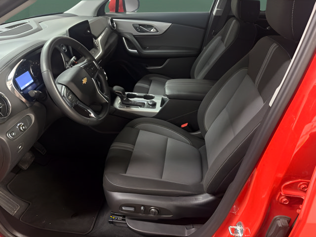 Used 2025 Chevrolet Blazer LT FWD image 11