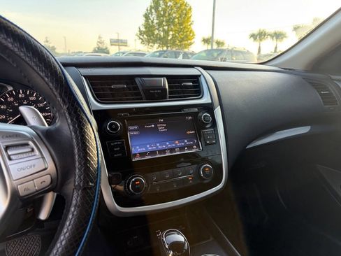 Used 2018 Nissan Altima 2.5 SR w/ SR Midnight Edition FWD image 21
