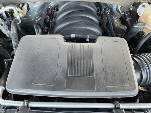 Used 2024 Chevrolet Suburban LT RWD image 31