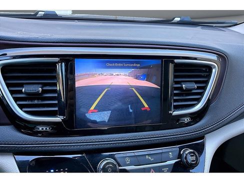 Used 2020 Chrysler Pacifica Limited FWD image 26