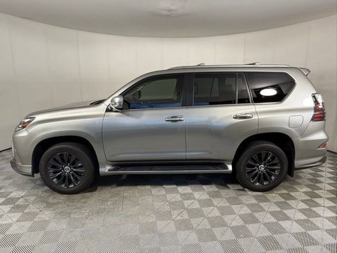 Used 2023 Lexus GX 460 Premium w/ Accessory Package AWD/4WD image 3
