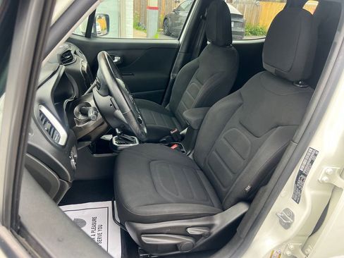 Used 2020 Jeep Renegade Latitude w/ Cold Weather Group image 13
