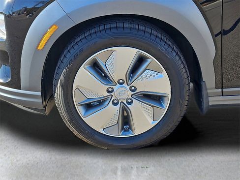 Used 2021 Hyundai Kona Ultimate w/ Cargo Package image 11