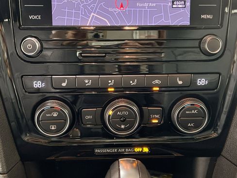 Used 2022 Volkswagen Passat 2.0T R-Line image 18