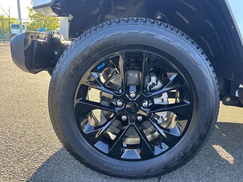 Used 2023 Jeep Wrangler Unlimited Sahara w/ Cold Weather Group image 31