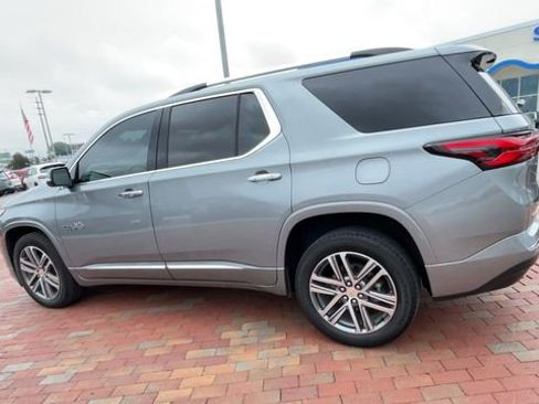 Used 2023 Chevrolet Traverse High Country FWD image 7