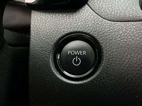 Used 2025 Toyota Camry SE image 28