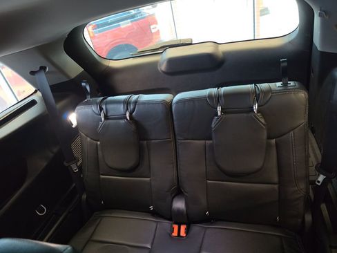 Used 2023 Ford Explorer XLT image 35