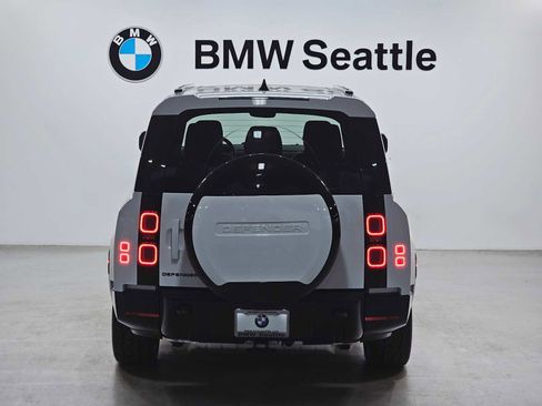 Used 2024 Land Rover Defender 130 X-Dynamic SE image 5