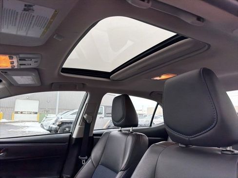 Used 2019 Toyota Corolla SE image 12