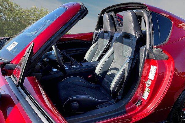 Used 2025 MAZDA MX-5 Miata RF Club w/ Weather Package RWD image 20