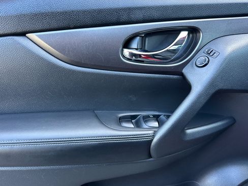 Used 2016 Nissan Rogue SV FWD image 11