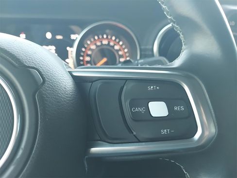 Used 2018 Jeep Wrangler Unlimited Sahara image 17