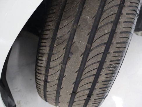 Used 2010 Mercedes-Benz E 350 E 350 4MATIC Sedan 4D image 9