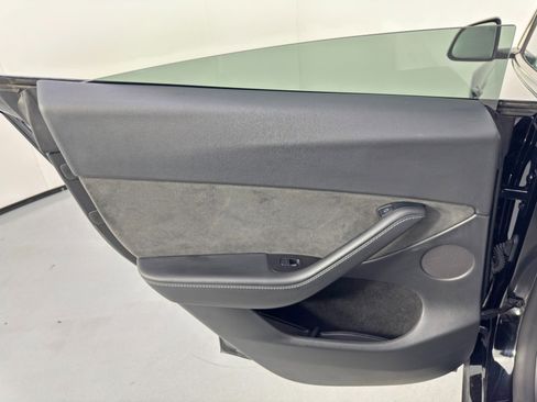 Used 2022 Tesla Model Y Performance image 43