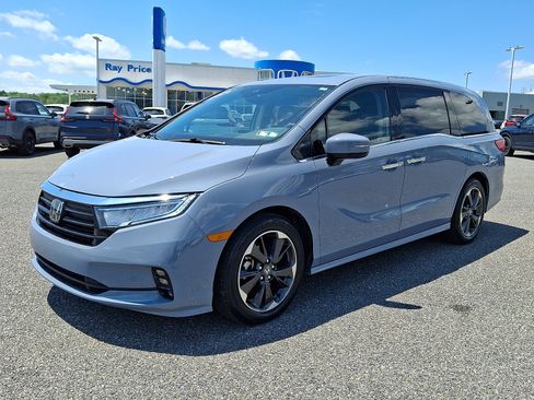 Used 2024 Honda Odyssey Elite image 3