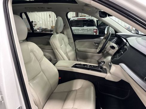 Used 2021 Volvo XC90 T5 Momentum w/ Climate Package FWD image 32