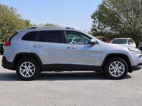 Used 2016 Jeep Cherokee Latitude w/ Comfort & Sound Group image 7