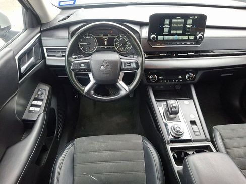 Used 2024 Mitsubishi Outlander SE image 11
