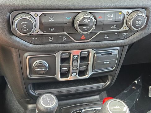 New 2025 Jeep Gladiator Sport image 23