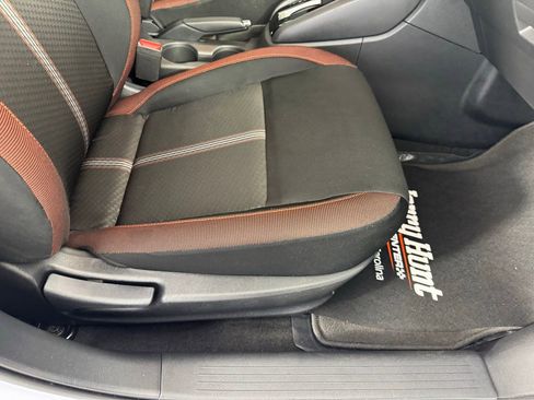 Used 2025 Nissan Versa SR w/ Trunk Package image 31