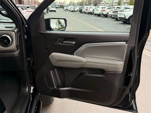 Used 2024 Chevrolet Colorado ZR2 w/ ZR2 Convenience Package III AWD/4WD image 24
