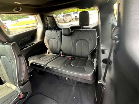 New 2026 Chrysler Pacifica Limited w/ S Appearance Package image 22