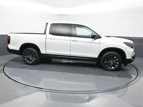 Used 2023 Honda Ridgeline Sport image 6