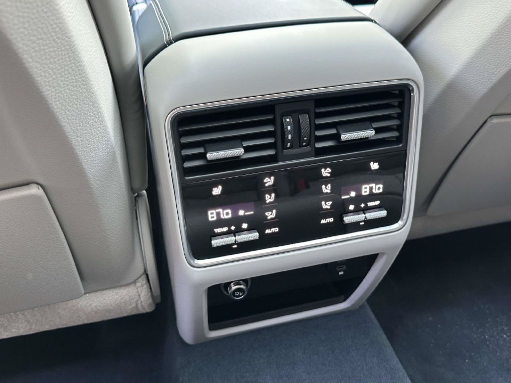Used 2022 Porsche Cayenne Turbo AWD/4WD image 14