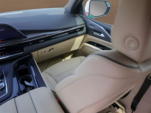 Used 2024 Cadillac Escalade Premium Luxury image 30