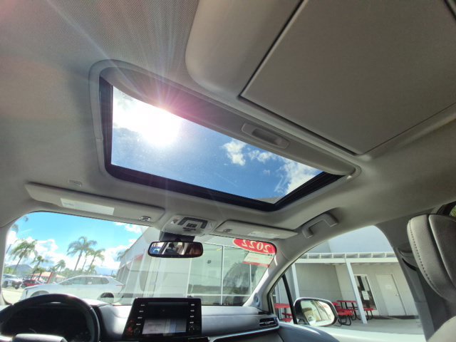 Used 2022 Toyota Sienna XLE w/ XLE Plus Package FWD image 18