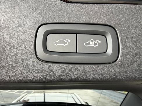 Used 2024 Volvo V60 B5 Cross Country Plus image 42