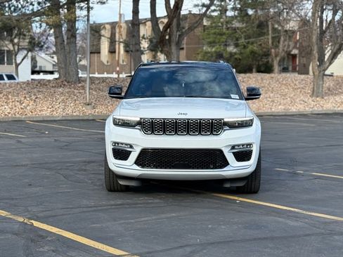 Used 2024 Jeep Grand Cherokee Summit image 2