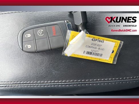 Used 2025 Jeep Compass Limited AWD/4WD image 17