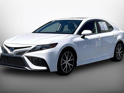 Used 2024 Toyota Camry SE w/ Audio Upgrade Package FWD image 4