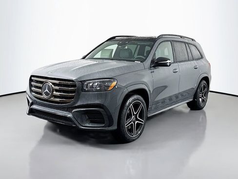 Used 2026 Mercedes-Benz GLS 450 4MATIC image 3